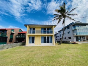 Absolute Beachfront Living – 3 Bedroom – 2 Level Unit